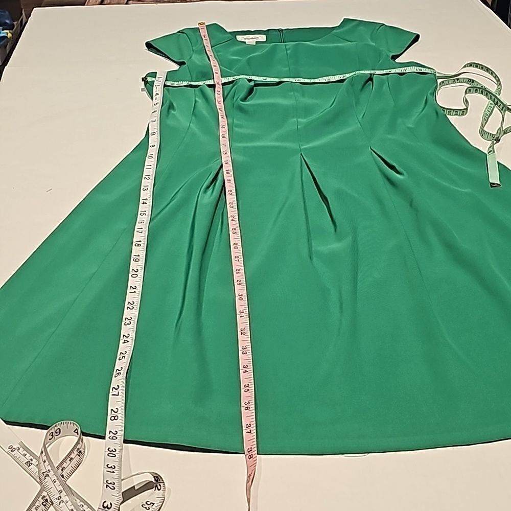Emerald green fit n flare dress by Dressbarn size 14 - Picture 10 of 12